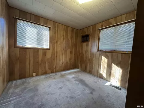 Bedroom - 1004 E Pierce St, Macomb, IL 61455 photo 1 of 4