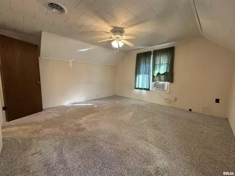 Bedroom - 1004 E Pierce St, Macomb, IL 61455 photo 3 of 4