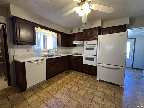 Kitchen - 1004 E Pierce St, Macomb, IL 61455 photo 1 of 3
