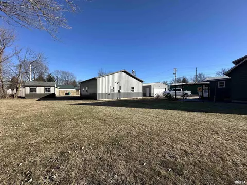 Exterior - 1004 E Pierce St, Macomb, IL 61455 photo 3 of 3