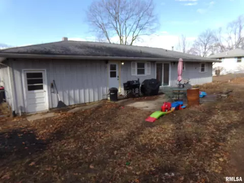 Exterior - 308 N Sunset St, Manito, IL 61546 photo 1 of 2