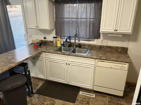 Kitchen - 308 N Sunset St, Manito, IL 61546 photo 1 of 2