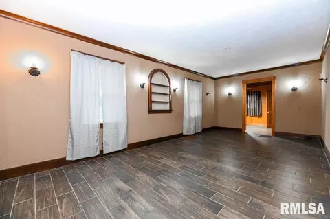 401 E State St, Manito, IL 61546 photo 7