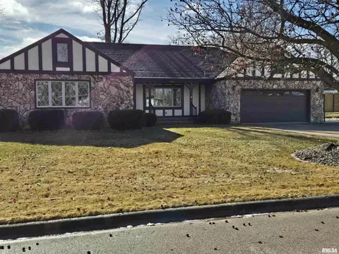302 Pecan, Canton, IL 61520
