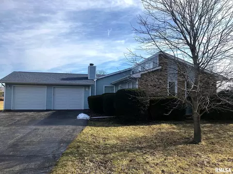 1242 Pleasant View Ct, Deer Creek, IL 61733