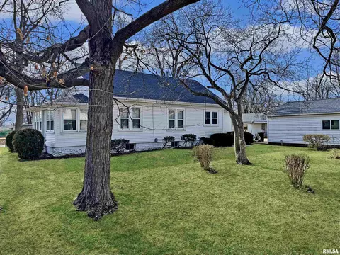 3925 S Lafayette Ave, Bartonville, IL 61607