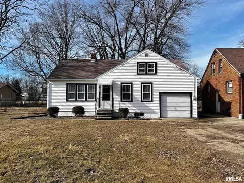 115 Linden Ln, East Peoria, IL 61611