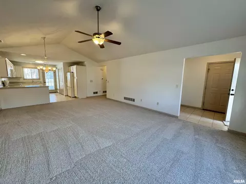 Living - 2001 W Jubilee Ln, Dunlap, IL 61525 photo 3 of 4