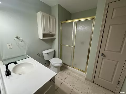 Bath - 2001 W Jubilee Ln, Dunlap, IL 61525 photo 1 of 2