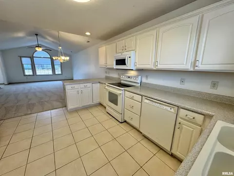 Kitchen - 2001 W Jubilee Ln, Dunlap, IL 61525 photo 4 of 4