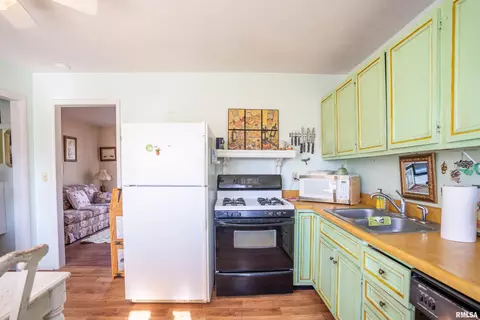 1324 E Locust St, Canton, IL 61520 photo 14