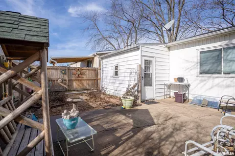 1324 E Locust St, Canton, IL 61520 photo 37