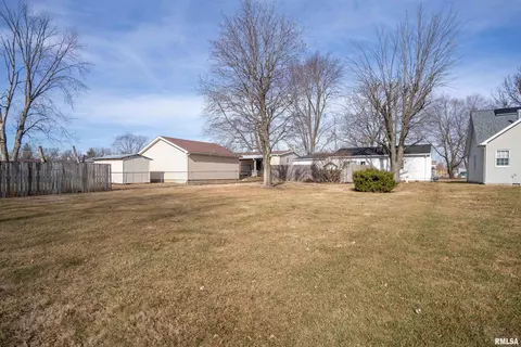 1324 E Locust St, Canton, IL 61520 photo 34