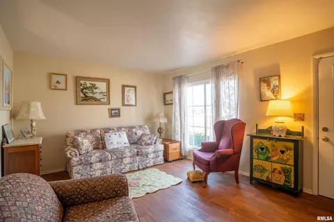 1324 E Locust St, Canton, IL 61520 photo 6