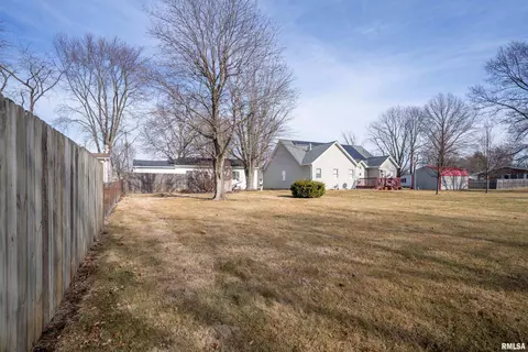 1324 E Locust St, Canton, IL 61520 photo 33