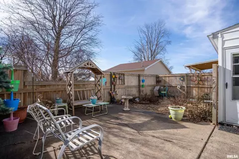 1324 E Locust St, Canton, IL 61520 photo 36