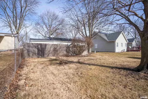 1324 E Locust St, Canton, IL 61520 photo 32