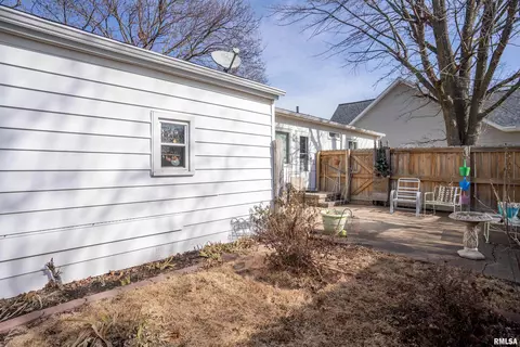 1324 E Locust St, Canton, IL 61520 photo 38