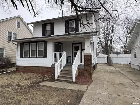 2208 N Sheridan Rd, Peoria, IL 61604
