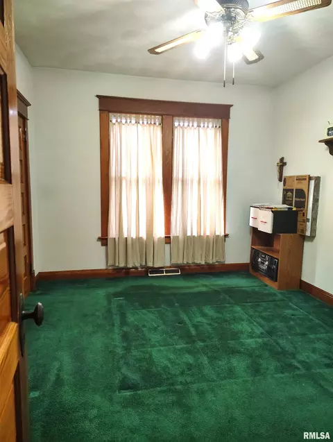 458 W Pine St, Canton, IL 61520 photo 18