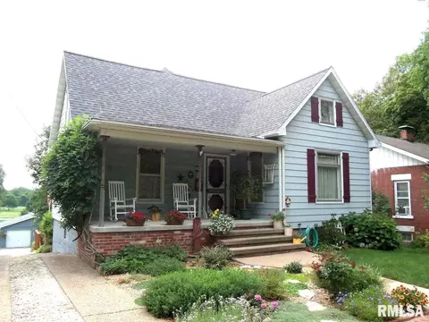 458 W Pine St, Canton, IL 61520