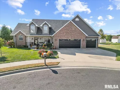 1048 Haymeadow Ln, Metamora, IL 61548