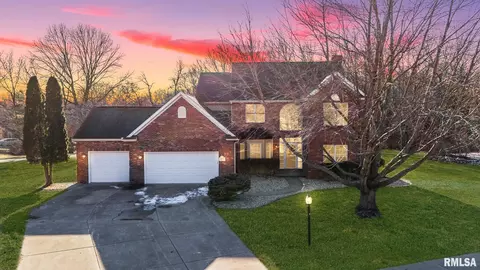 4913 N Waterford Pl, Peoria, IL 61615