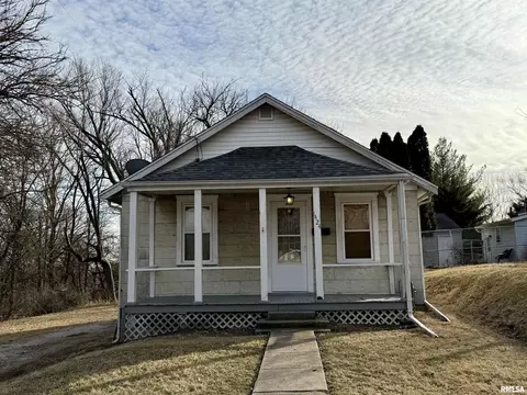 1424 Elmhurst Ave, Peoria, IL 61603