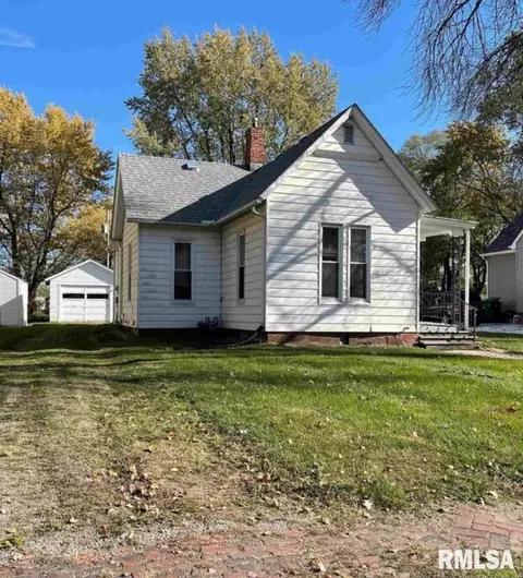 409 N Randolph St, Macomb, IL 61455