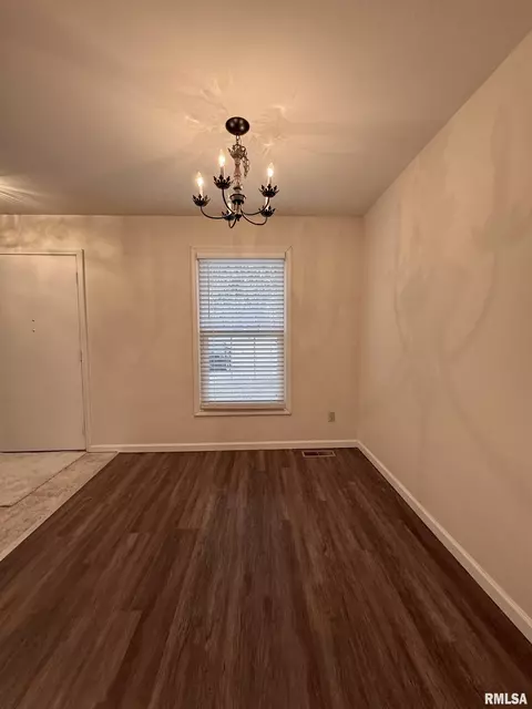 Dining - 165 Carriage Hl, Macomb, IL 61455 photo 2 of 2