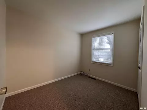 Bedroom - 165 Carriage Hl, Macomb, IL 61455 photo 2 of 2