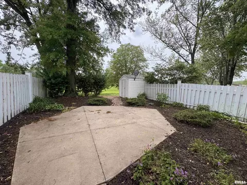 Exterior - 165 Carriage Hl, Macomb, IL 61455 photo 3 of 3