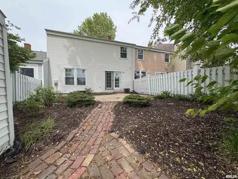 Exterior - 165 Carriage Hl, Macomb, IL 61455 photo 2 of 3