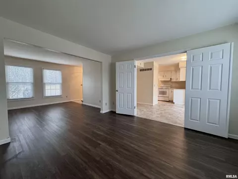 Living - 165 Carriage Hl, Macomb, IL 61455 photo 2 of 3