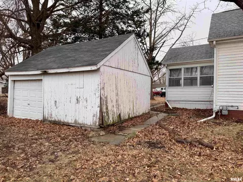 Exterior - 727 E Jackson St, Macomb, IL 61455 photo 4 of 5