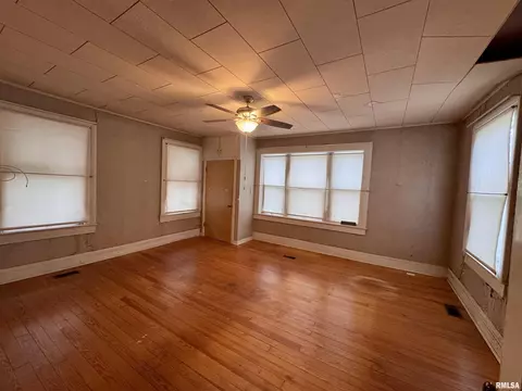 Living - 727 E Jackson St, Macomb, IL 61455 photo 4 of 5