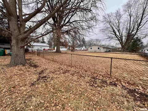 Exterior - 727 E Jackson St, Macomb, IL 61455 photo 5 of 5