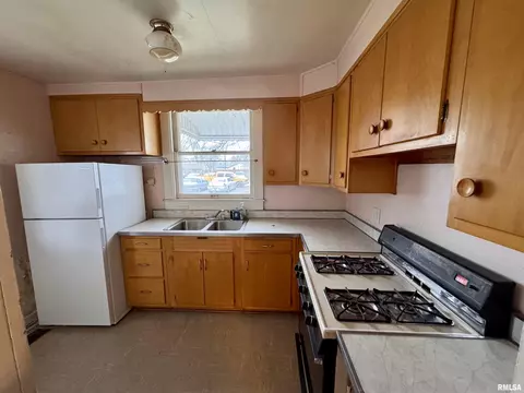 Kitchen - 727 E Jackson St, Macomb, IL 61455 photo 1 of 2