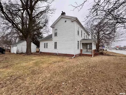 Exterior - 727 E Jackson St, Macomb, IL 61455 photo 3 of 5