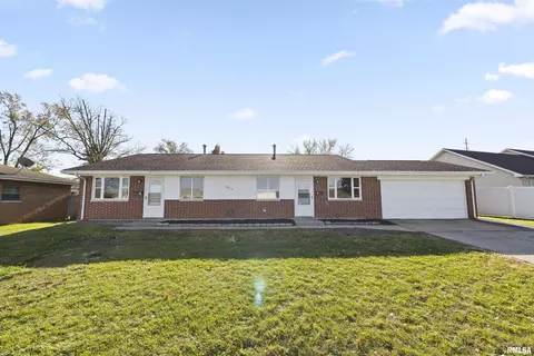 2312 Westport Rd, Peoria, IL 61615