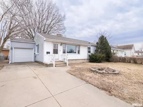 1504 N Capitol St, Pekin, IL 61554