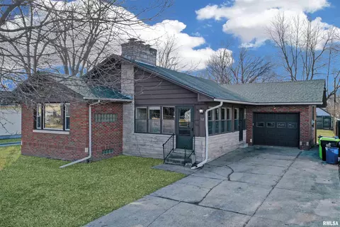 112 S Church St, Washington, IL 61571