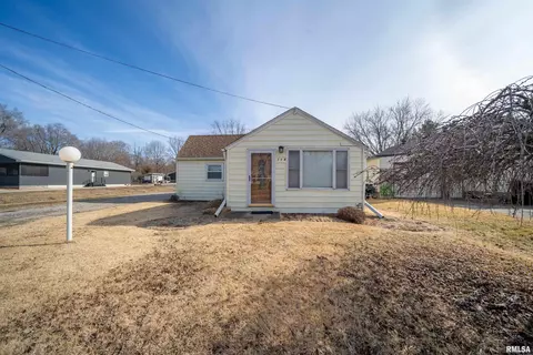 124 S Roosevelt St, Pekin, IL 61554