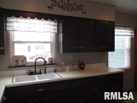 907 E Seneca Pl, Peoria, IL 61603 photo 7