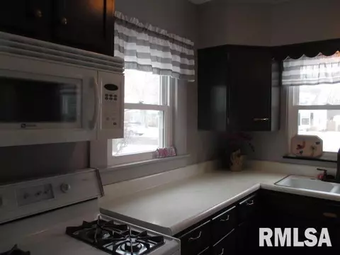 907 E Seneca Pl, Peoria, IL 61603 photo 6