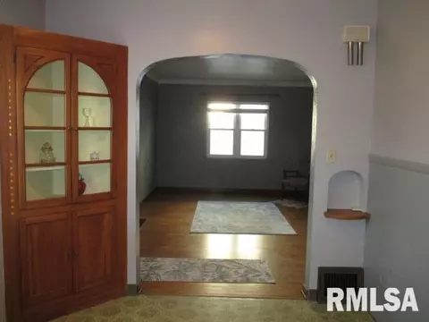 907 E Seneca Pl, Peoria, IL 61603 photo 8