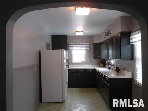 907 E Seneca Pl, Peoria, IL 61603 photo 3