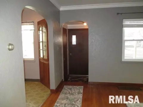 907 E Seneca Pl, Peoria, IL 61603 photo 9