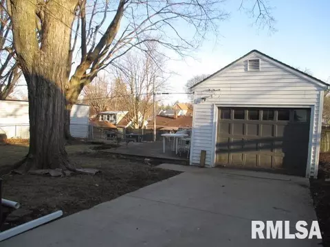 907 E Seneca Pl, Peoria, IL 61603 photo 28