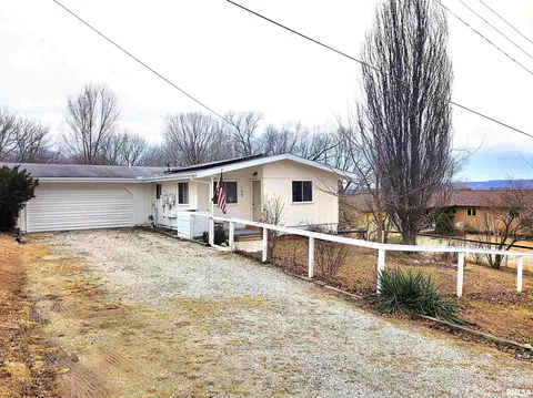 108 Fenestra Ln, East Peoria, IL 61611